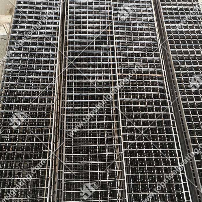 Serrated Bar Grating